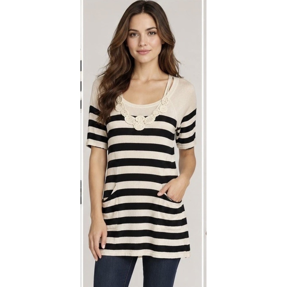 BCBGMAXAZRIA Women's Cream/Black Striped Scoop Neck Knit Top Crochet Sz M